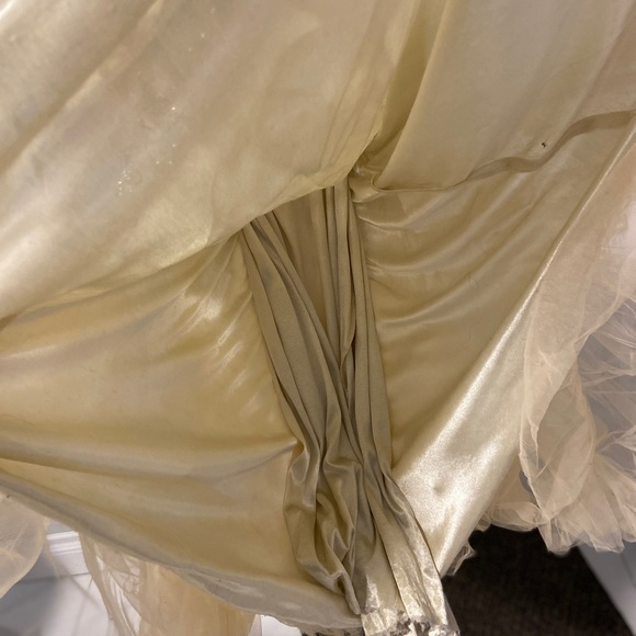 Mermaid Style Prom/Wedding Dress - Picture 3 of 6